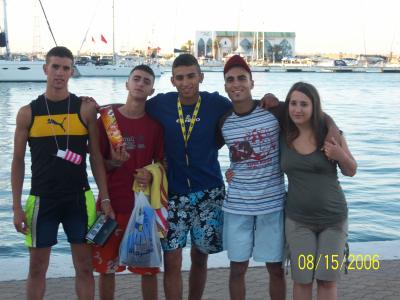 acaba la bisita con una foto famialiar